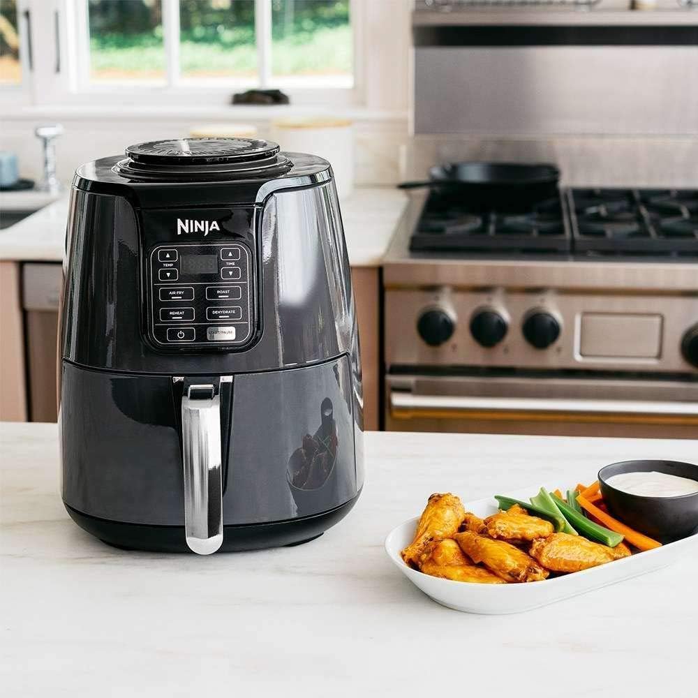 Ninja Freidora De Aire AF100, Base Programable de 1550 Watts, Frie, Asa Y Hornea Sin Aceite, 3.7L 