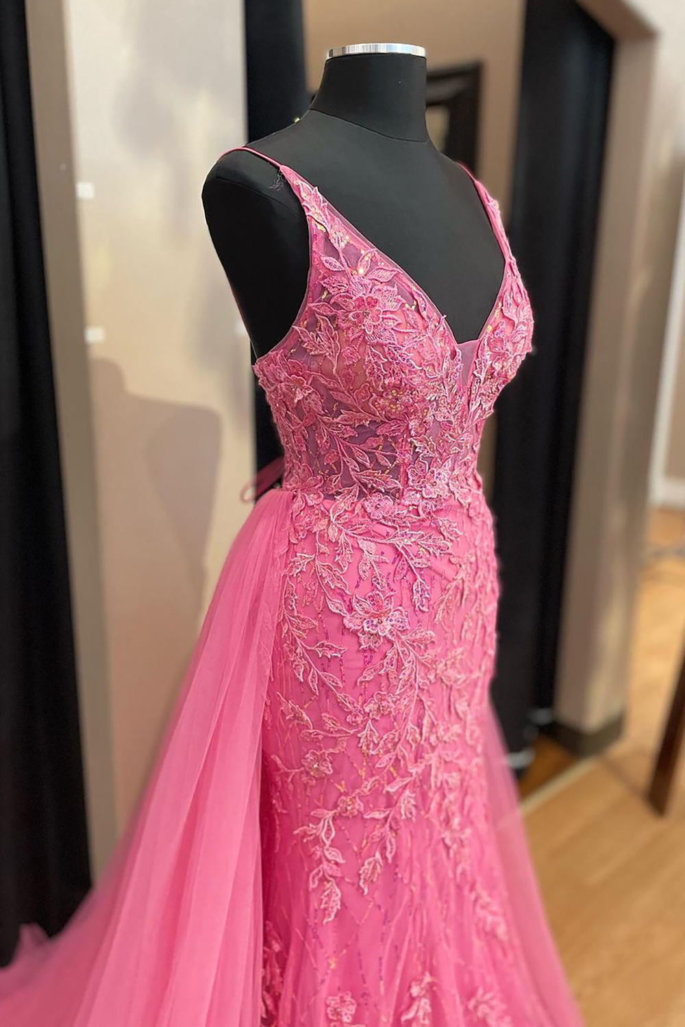 Stylish Pink A-Line Corset Prom Dress with Deep V-Neck and Appliques