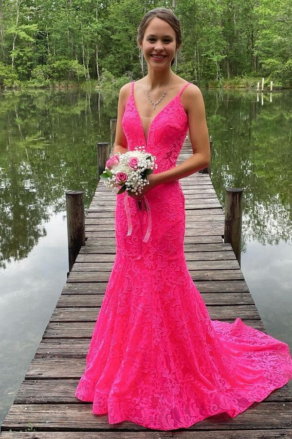 Elegant Spaghetti Strap V-Neck Wedding Dress Long with Appliques