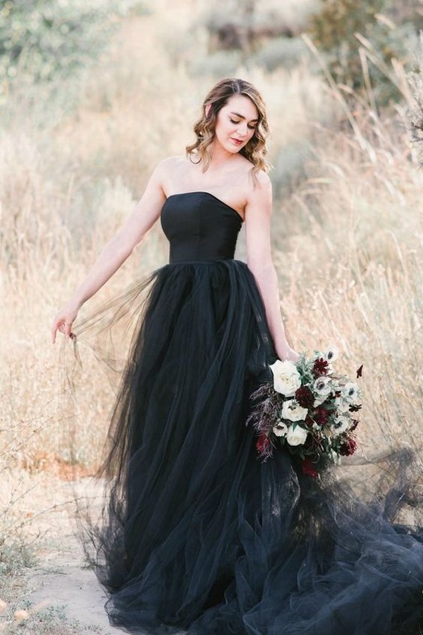Elegant Floor-Length Black Long A-Line Strapless Wedding Dress with Tulle