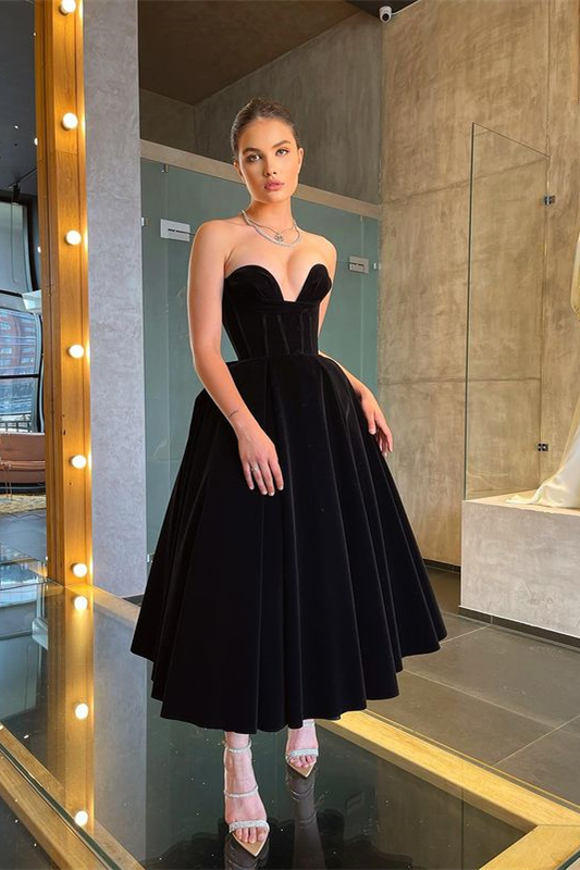 Little Tea-Length Black Prom Dress with a Touch of Elegance