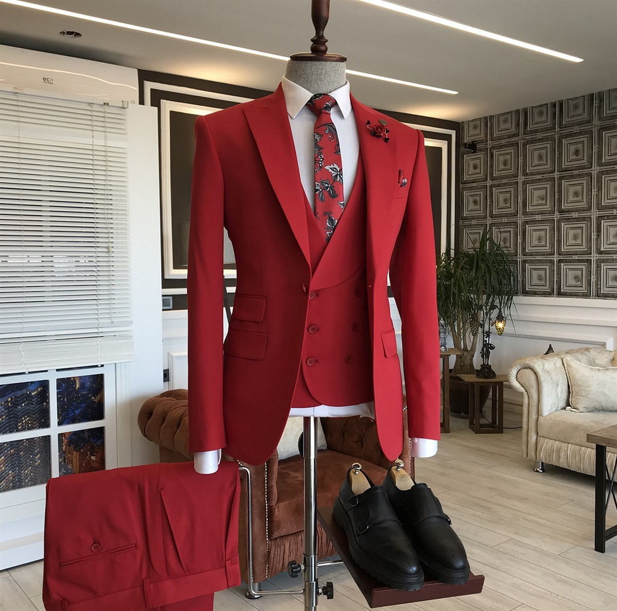 Newest Red Peaked Lapel Suit for Men Wedding with Three Pieces
