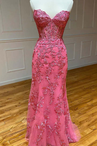 Strapless Black Prom Dress Featuring Appliques