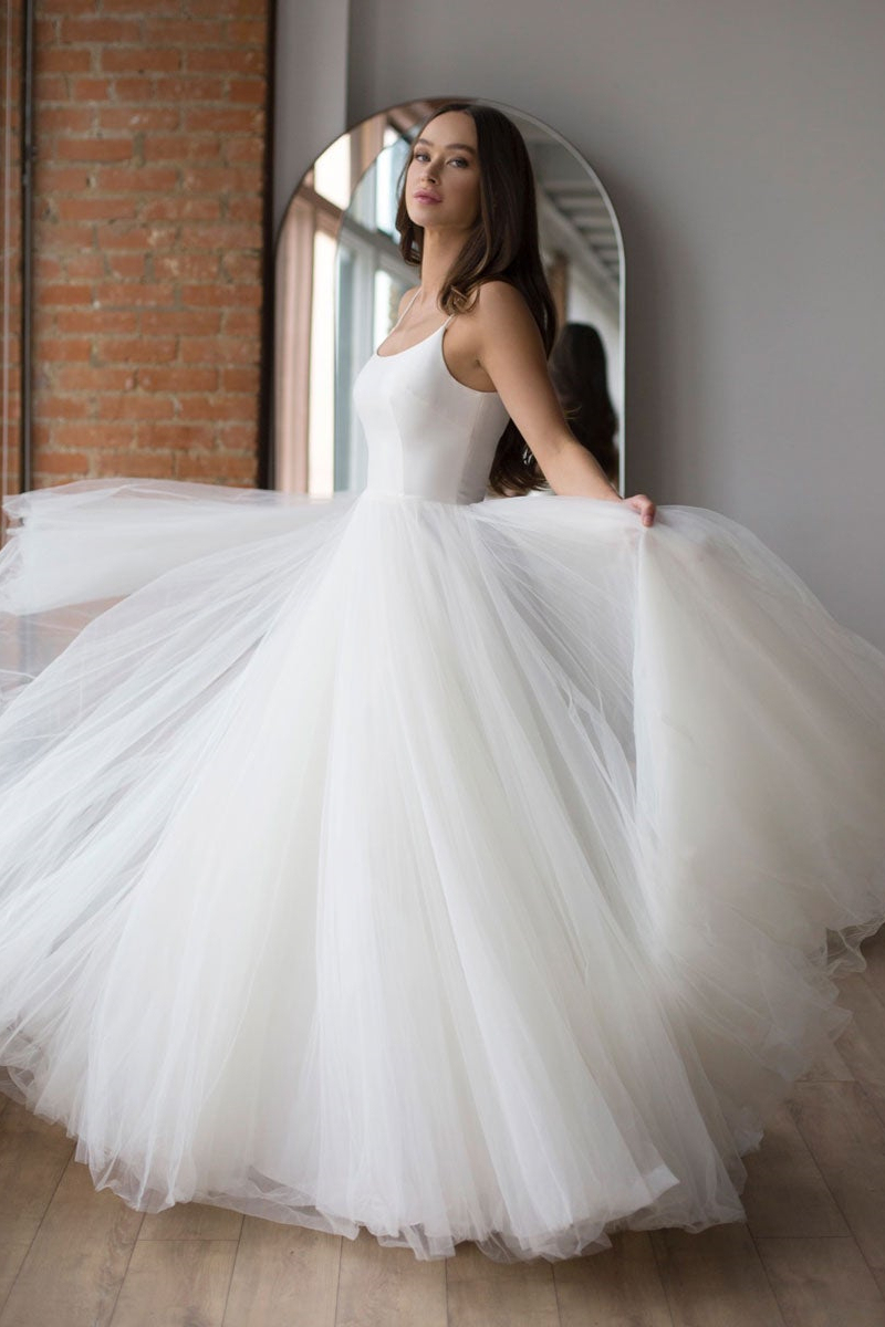 Spaghetti-Straps Tulle Long Wedding Dress