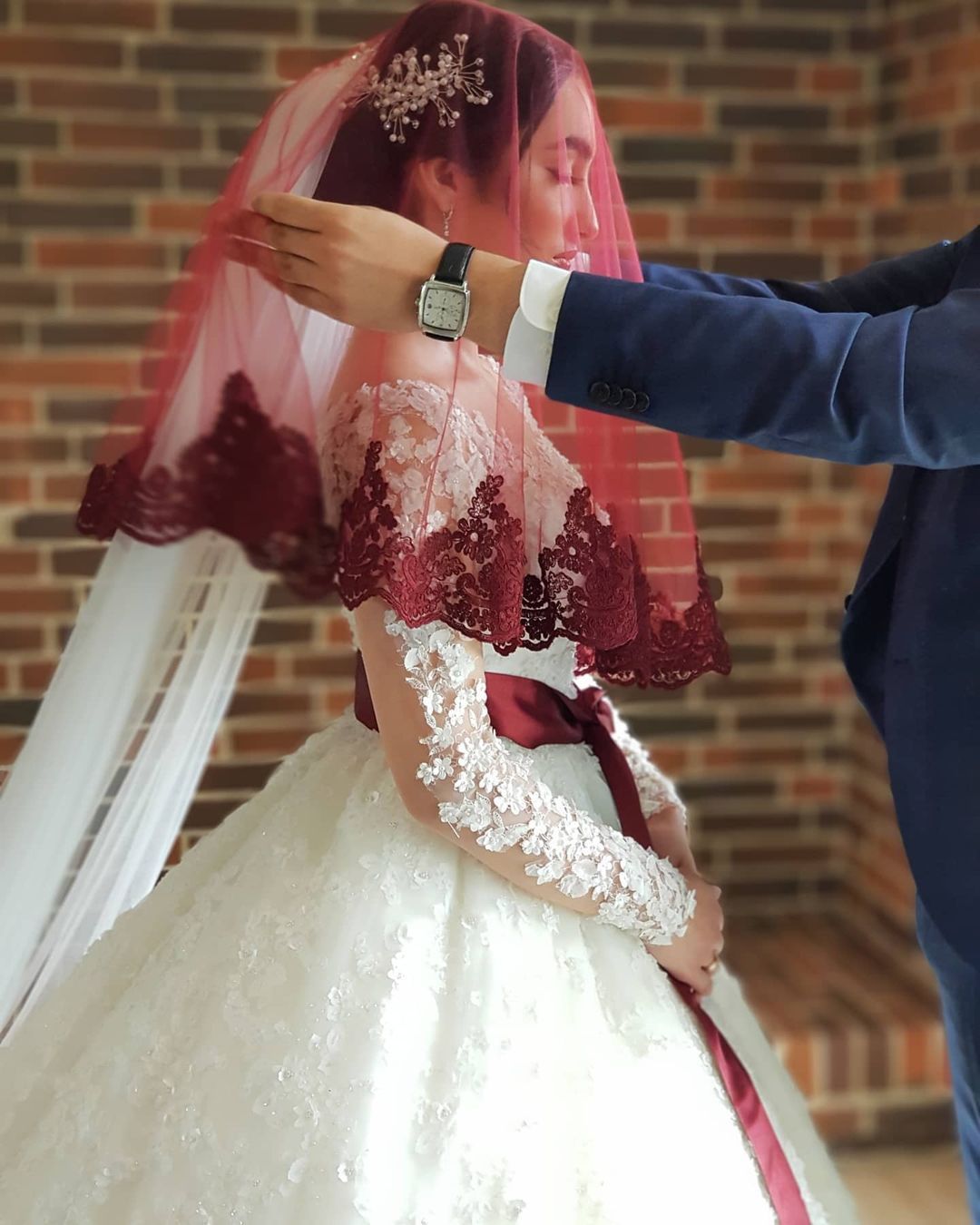 Glamorous Long Sleeves Lace Princess Wedding Dresses