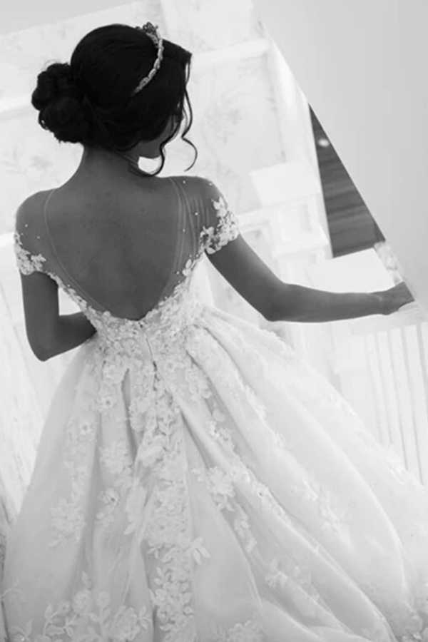 Glamorous Beading Appliques Jewel Wedding Dresses with Tulle