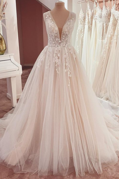 Stunning A-Line Ruffles Tulle Wide Straps Wedding Dress with Appliques Lace