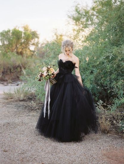 Chic Black Long Lace Tulle Open Back Wedding Dress with Sweetheart