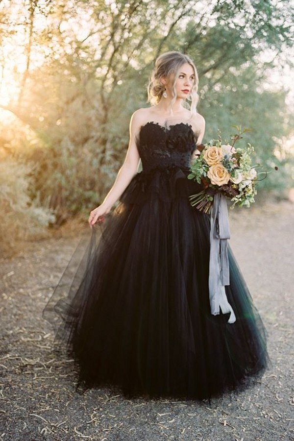 Chic Black Long Lace Tulle Open Back Wedding Dress with Sweetheart
