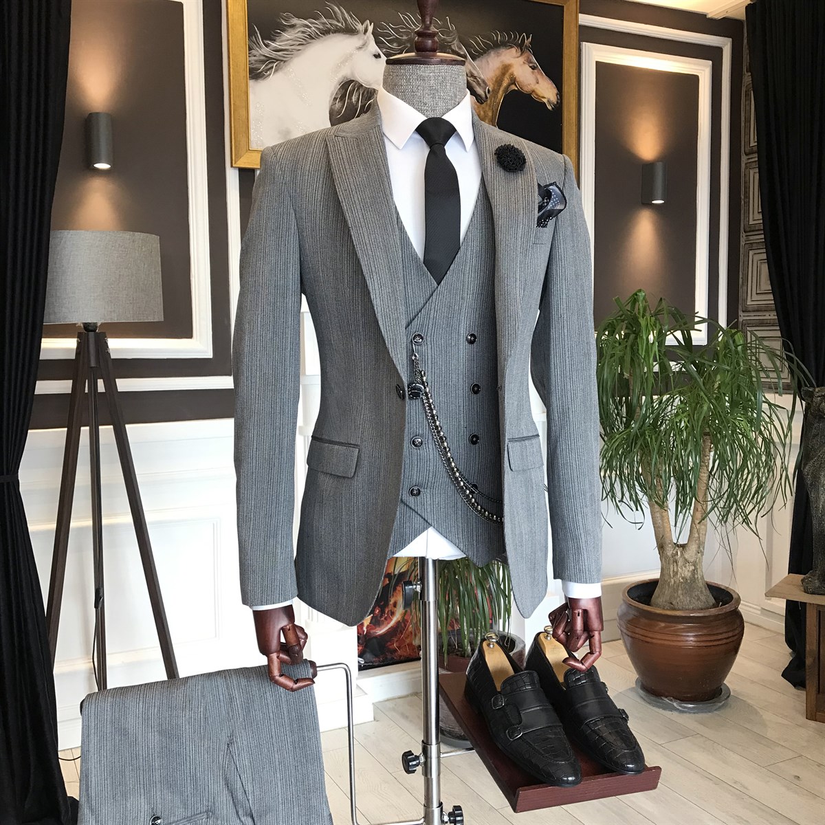 Modern Gray Peaked Lapel One-Button Three-Piece Business Men's Suits