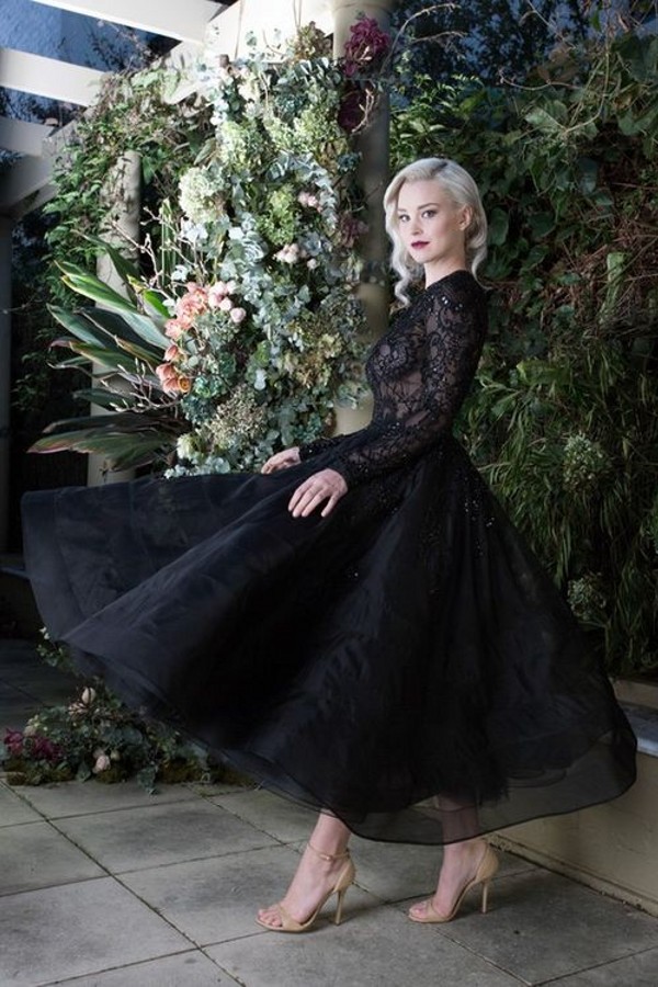 Classic Black Long Sleeves Tea-Length Bateau Wedding Dress with Appliques Lace