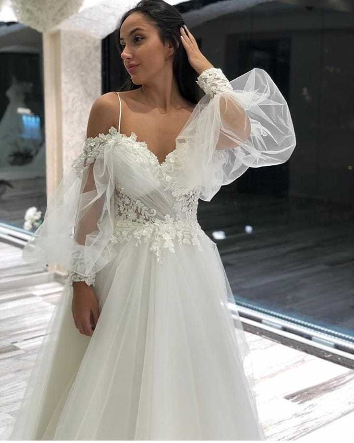 Charming Spaghetti-Straps Off-the-Shoulder Long Sleeves A-Line Wedding Dress Tulle with Appliques Lace