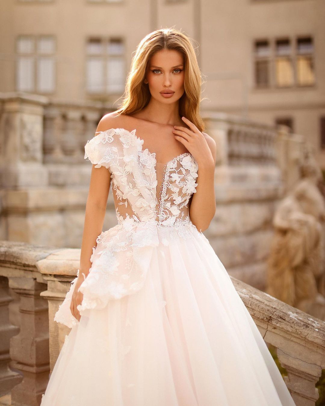 Fashion Sweetheart Floor-Length Princess Appliques Backless Wedding Dress with Lace Tulle