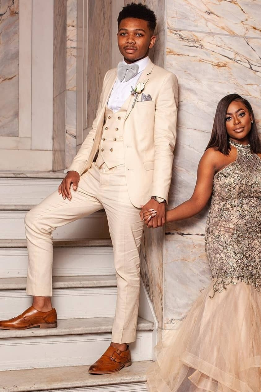 Newest Fashion Champagne Waistcoat Groomsmen Tuxedos with Double-Breasted