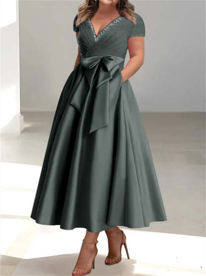 Plus Size Mother of the Bride A-Line Princess V-Neck Dress with Pockets and Ruffles
