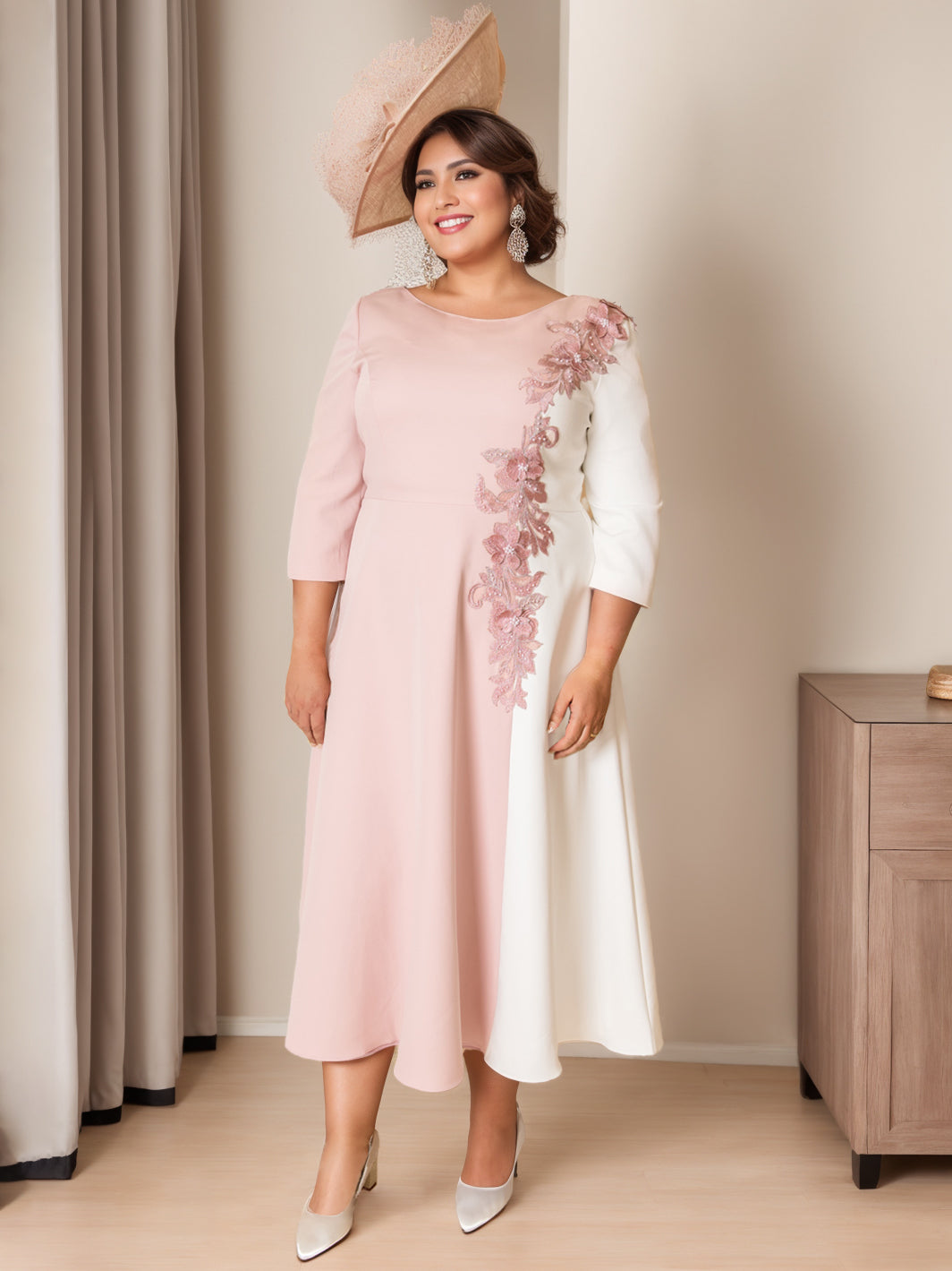 Elegant Plus Size Mother of the Bride A-Line/Princess Dress with 3/4 Sleeves Scoop Neck and Floral Appliques