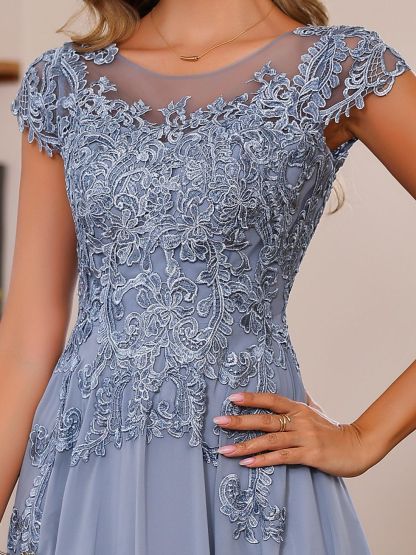 Floor-Length A-Line Mother of the Bride Dress with Scoop Neck and Short Sleeves Featuring Appliques