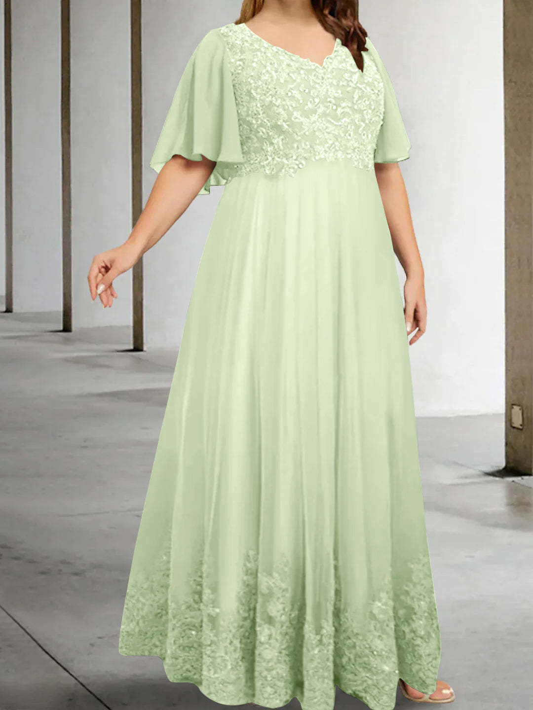 Plus Size V-Neck A-Line Princess Floor-Length Mother of the Bride Dress with Appliques and Half Sleeves