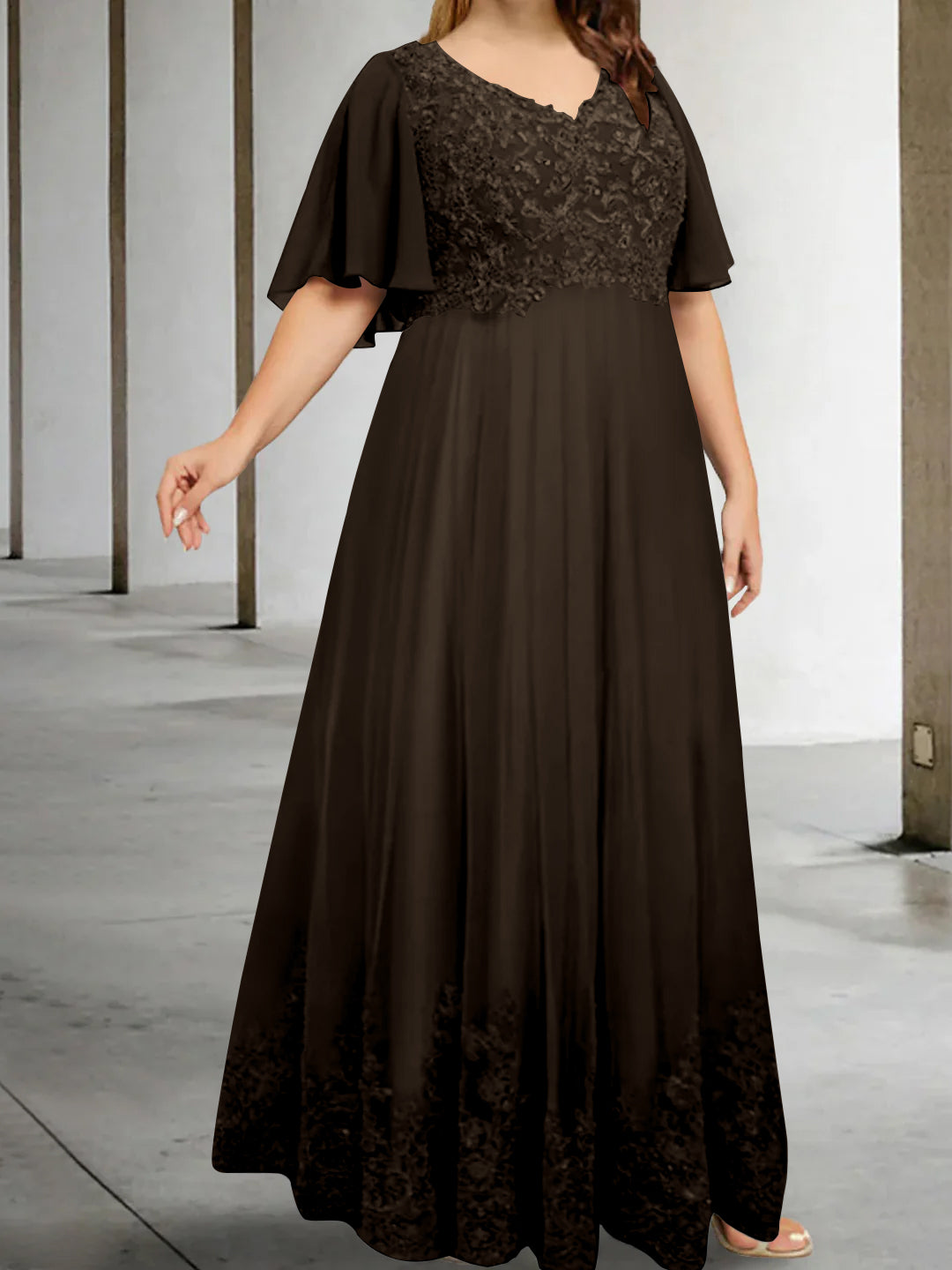 Plus Size V-Neck A-Line Princess Floor-Length Mother of the Bride Dress with Appliques and Half Sleeves