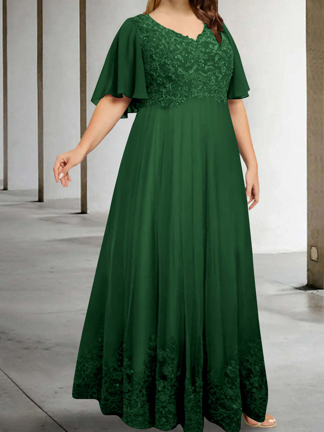 Plus Size V-Neck A-Line Princess Floor-Length Mother of the Bride Dress with Appliques and Half Sleeves