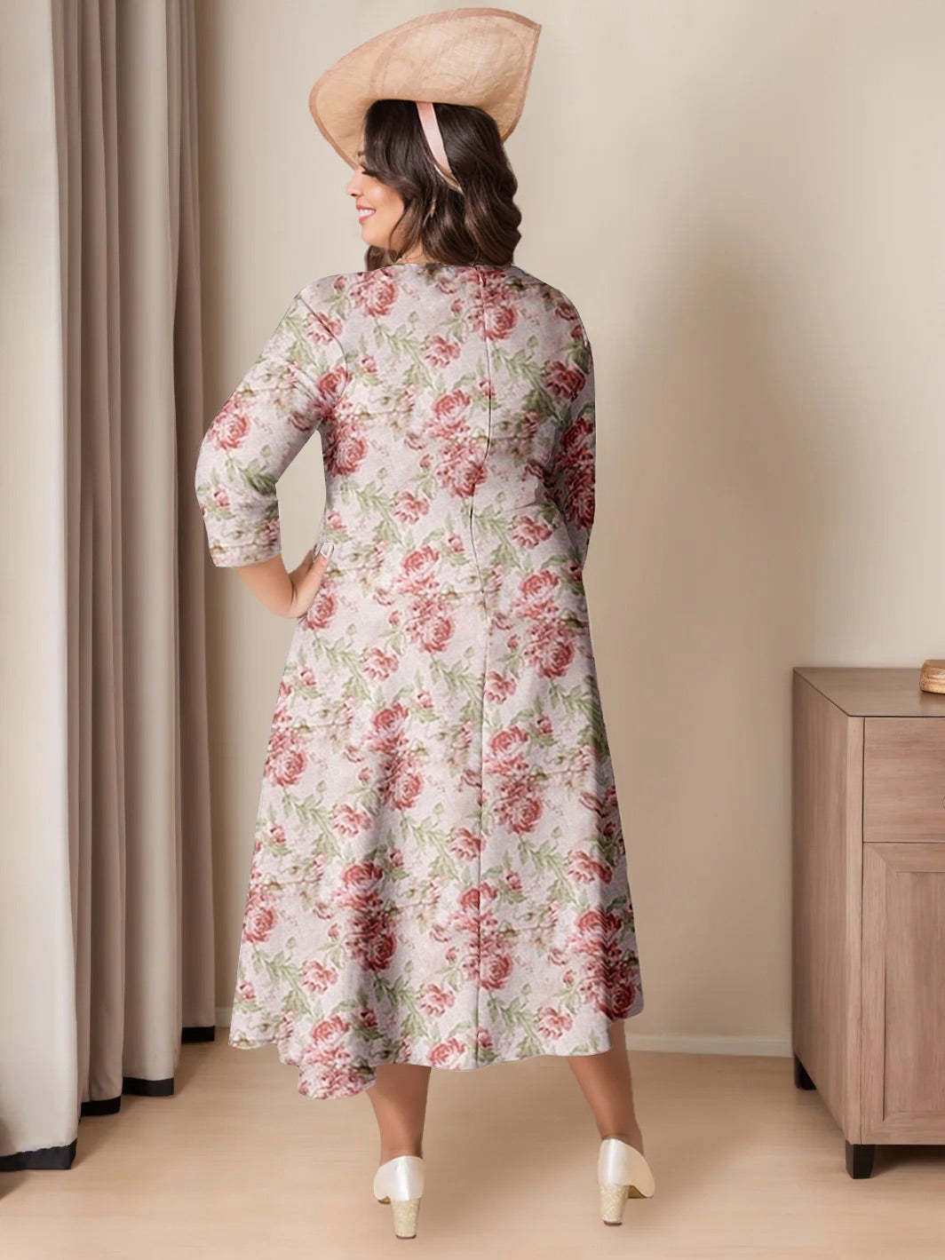 Elegant Plus Size Printed Floral Mother of the Bride Dress with 3/4 Sleeves and A-Line Princess Cut