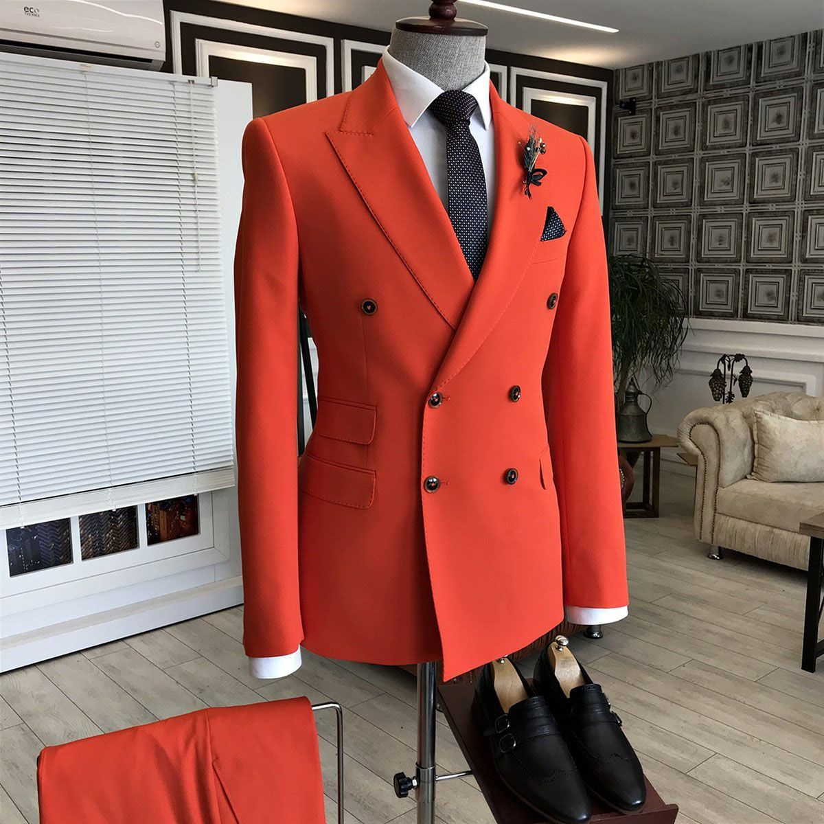 Elegant Red Peaked Lapel Best Party Suit for Prom with Double-Breasted