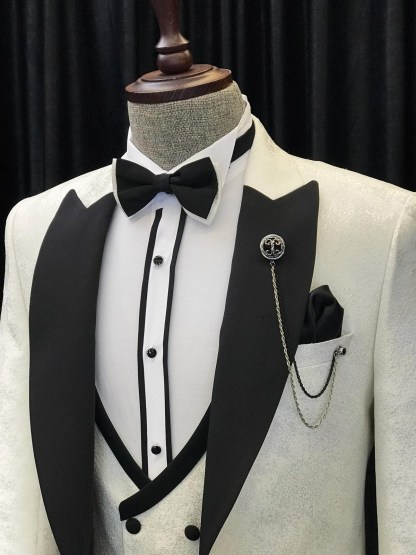 New Arrival White Jacquard Alvin Three-Piece Wedding Suits with Black Peaked-Lapels