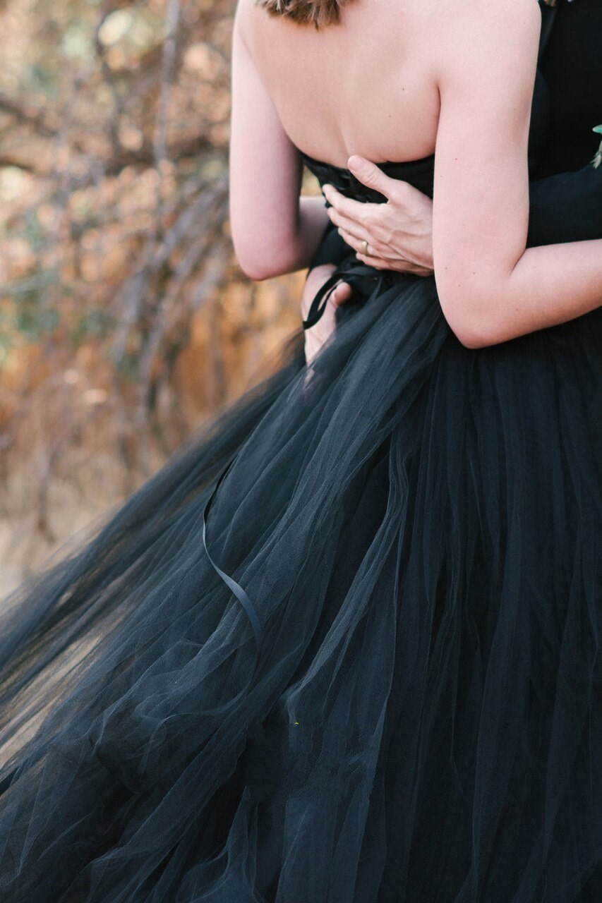 Elegant Floor-Length Black Long A-Line Strapless Wedding Dress with Tulle