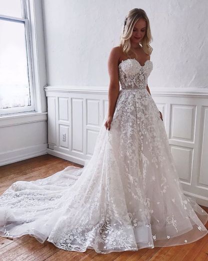 Vintage Floor-Length Long A-Line Wedding Dress with Sweetheart Lace