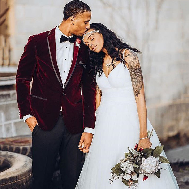 Elegant Burgundy Velvet Notched Lapel Wedding Suit for Men One Button
