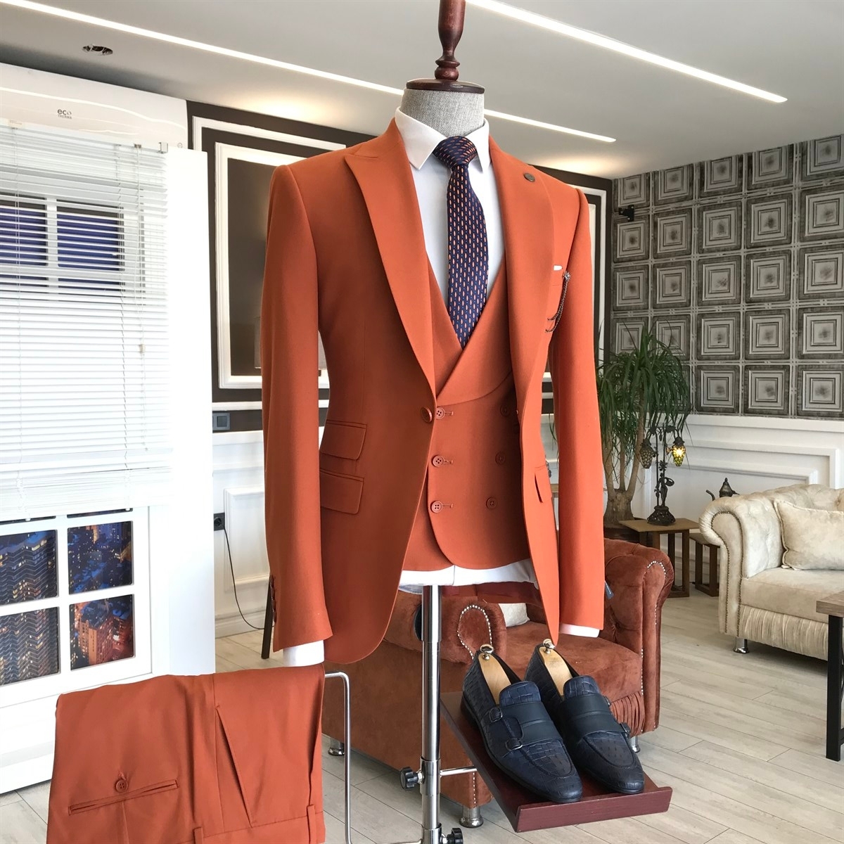 Newest Simple Peaked Lapel Business Formal Prom Suits for Guys