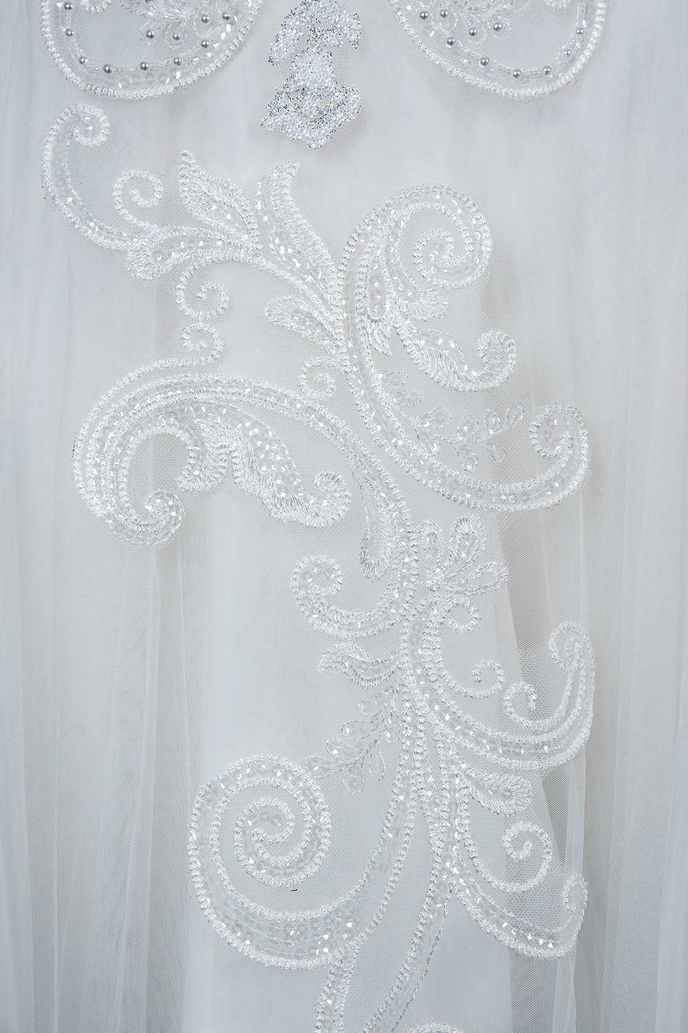 Chic Ruffles Ball Gown Long Sleeve Wedding Dress with Lace Appliques