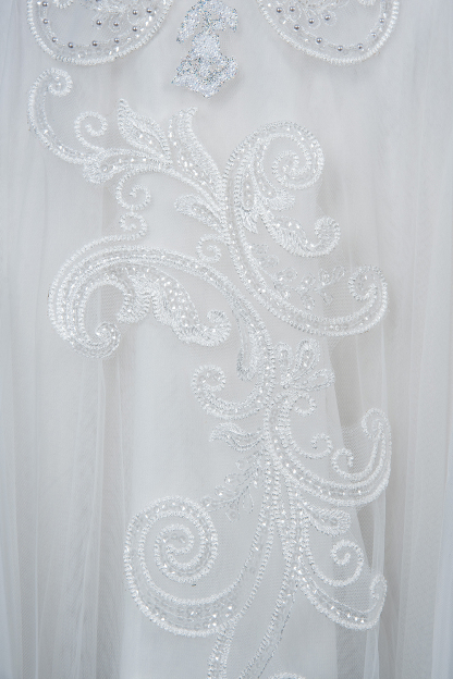 Chic Ruffles Ball Gown Long Sleeve Wedding Dress with Lace Appliques