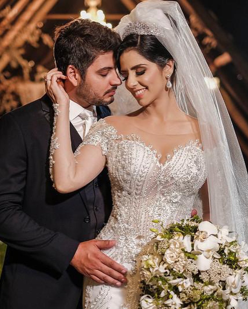 Elegant Long Sleeves Mermaid Off-the-Shoulder Wedding Dress with Appliques Lace