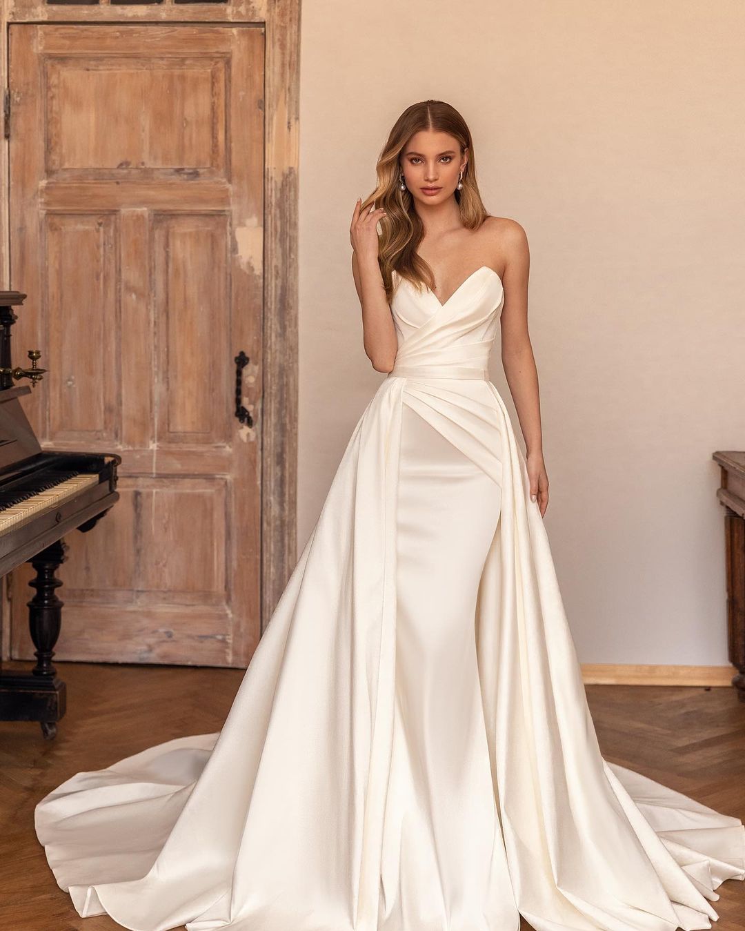 Chic Sweetheart Sleeveless White Strapless Evening Dress