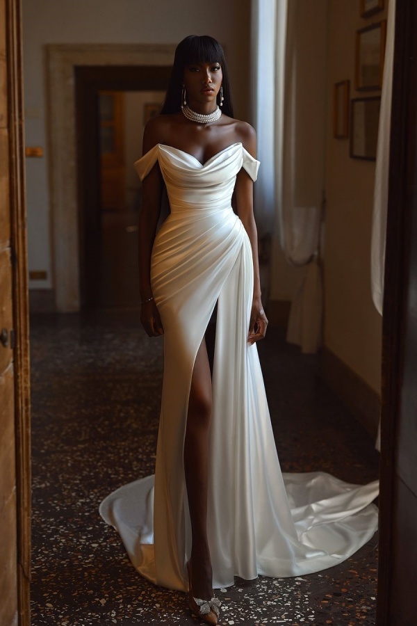 Off-the-Shoulder Cream-Colored Pleated Split Long Wedding Dress