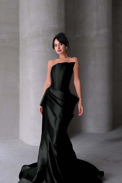 Chic Strapless Sleeveless Mermaid Long Formal Dress With Pleated