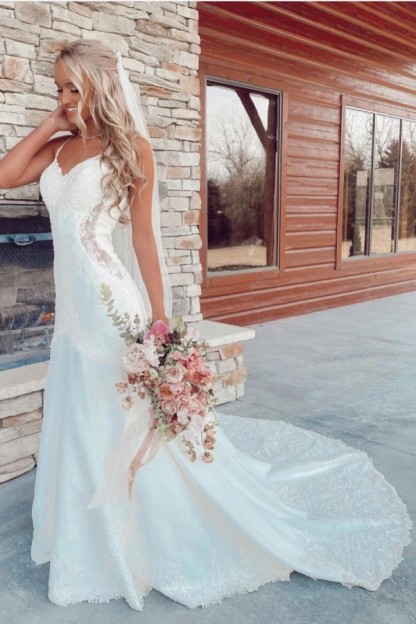 Chic V-Neck Floor-Length Mermaid Spaghetti-Straps Wedding Dress with Appliques Lace