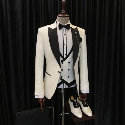 New Arrival White Jacquard Alvin Three-Piece Wedding Suits with Black Peaked-Lapels