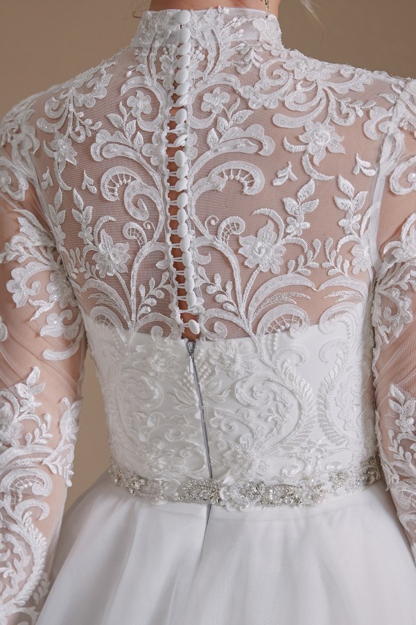 Luxury Long Sleeves A-Line High Neck Wedding Dress with Tulle Lace
