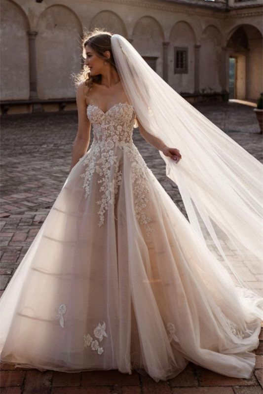 Glamorous Tulle Sweetheart Princess Wedding Dress with Lace Appliques