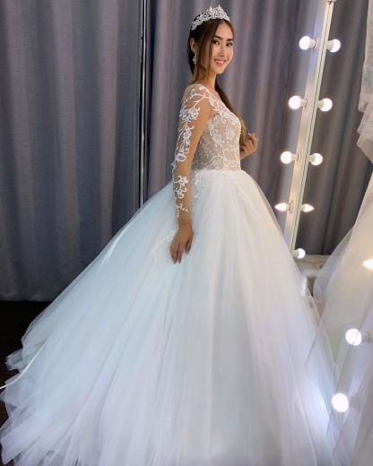 Simple Long Sleeves A-Line Tulle Wedding Dress with Lace