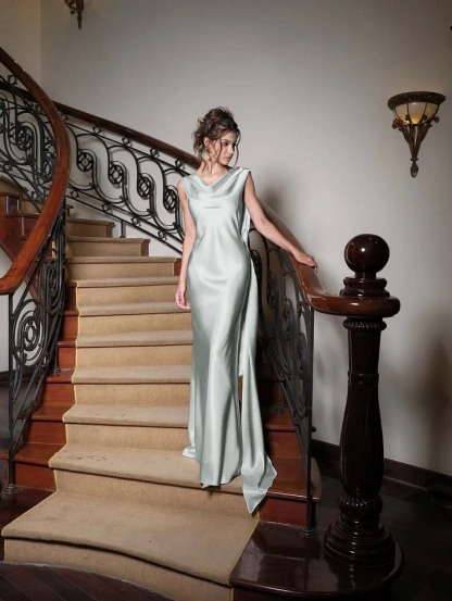 Charming V Neck Sleeveless Long Mermaid Formal Dress With Pleated