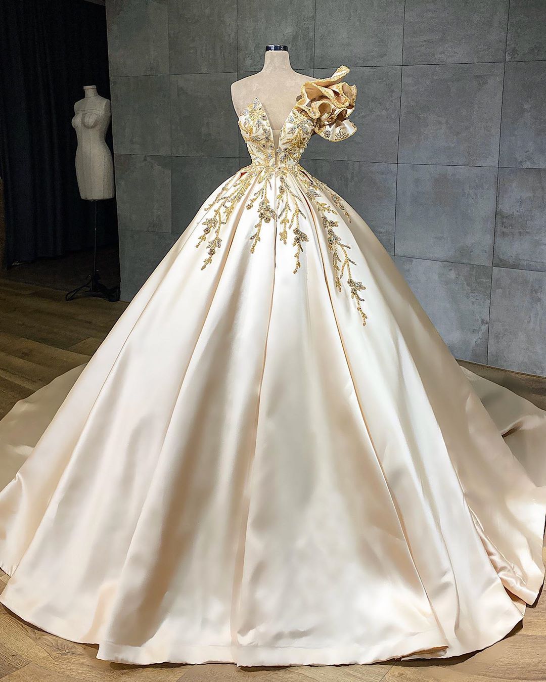 Beautiful Floor-Length A-Line Sweetheart Wedding Dress with Satin Ruffles