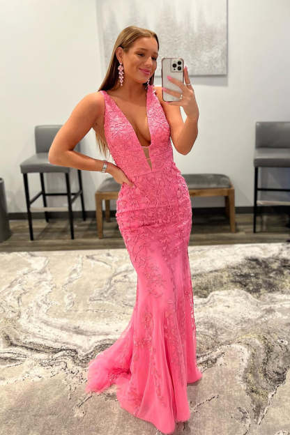 Black Deep V-Neck Mermaid Prom Dress Featuring an Open Back