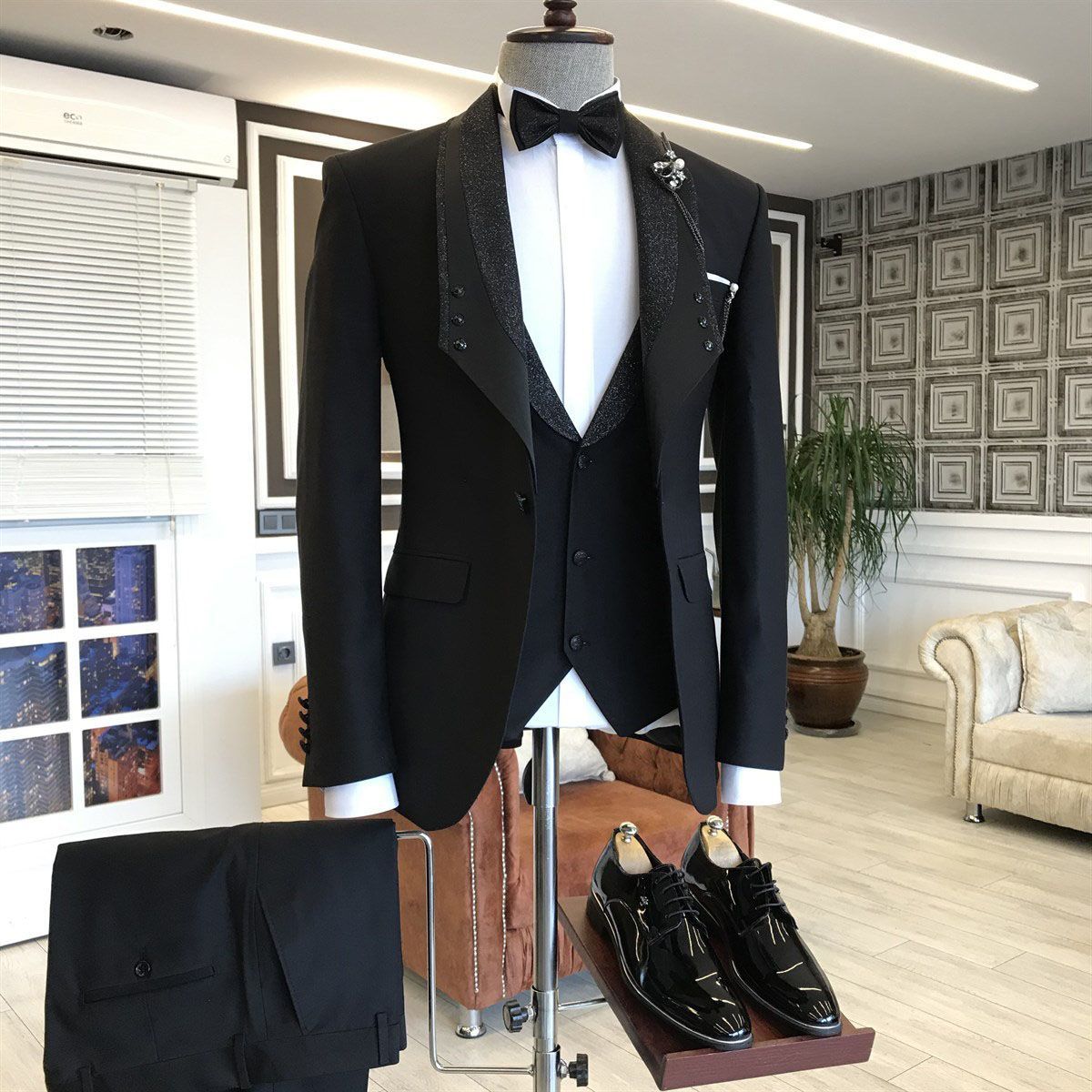 Elegant Three-Piece All-Black Shawl-Lapel One-Button Wedding Suits for Grooms