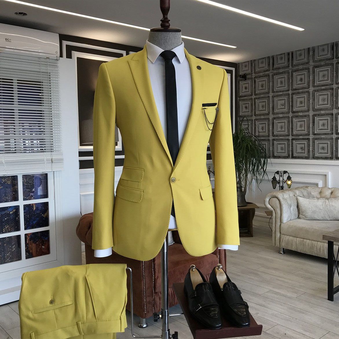 Formal Yellow Three Flaps One-Button Groom Suit with Peaked Lapel