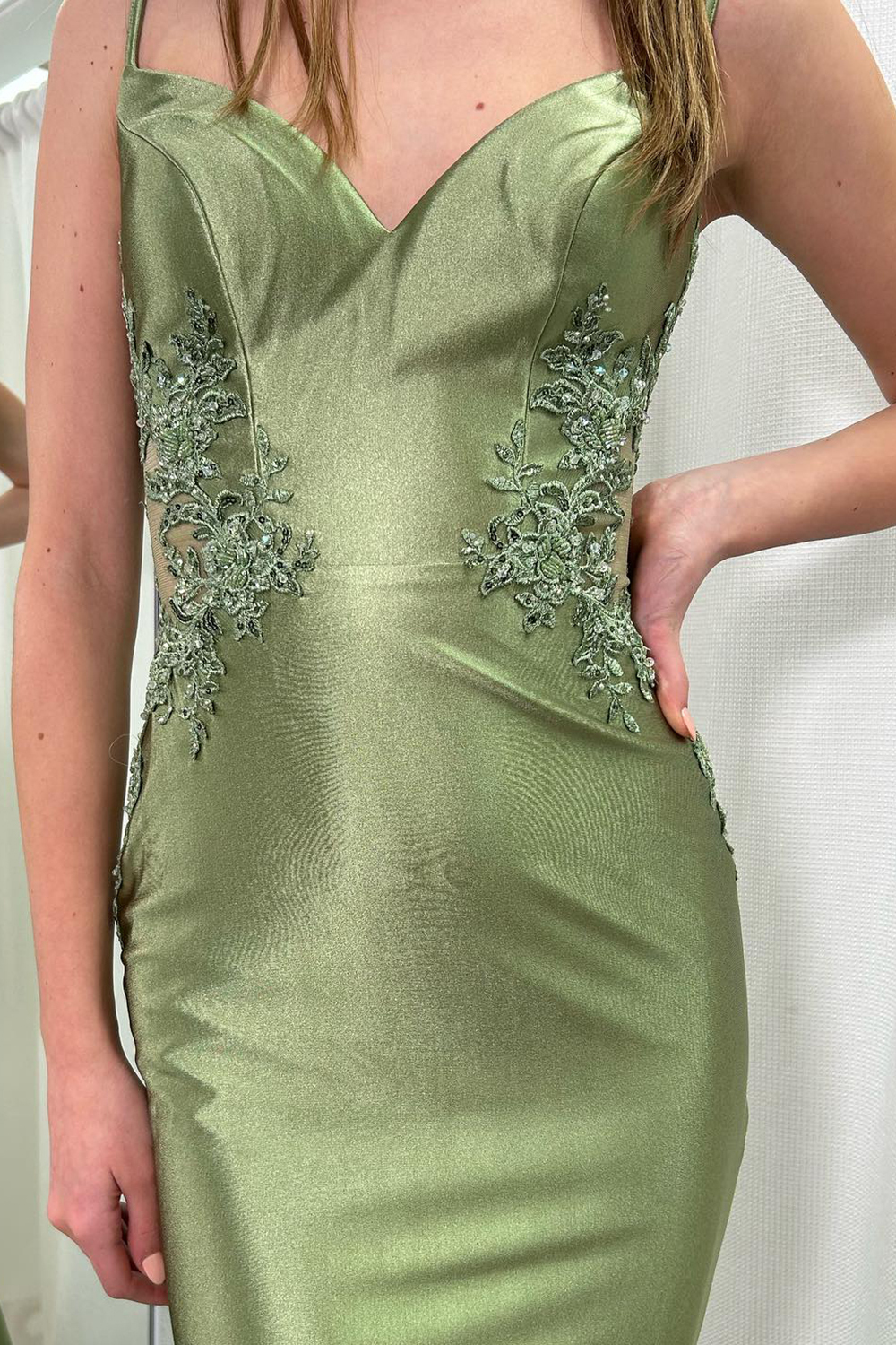 Long Prom Dress in Fuchsia Mermaid Satin with Spaghetti Straps and Appliques