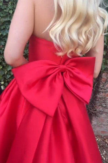 Long Black Satin Prom Dress with Sweetheart Neckline and A-Line Bow