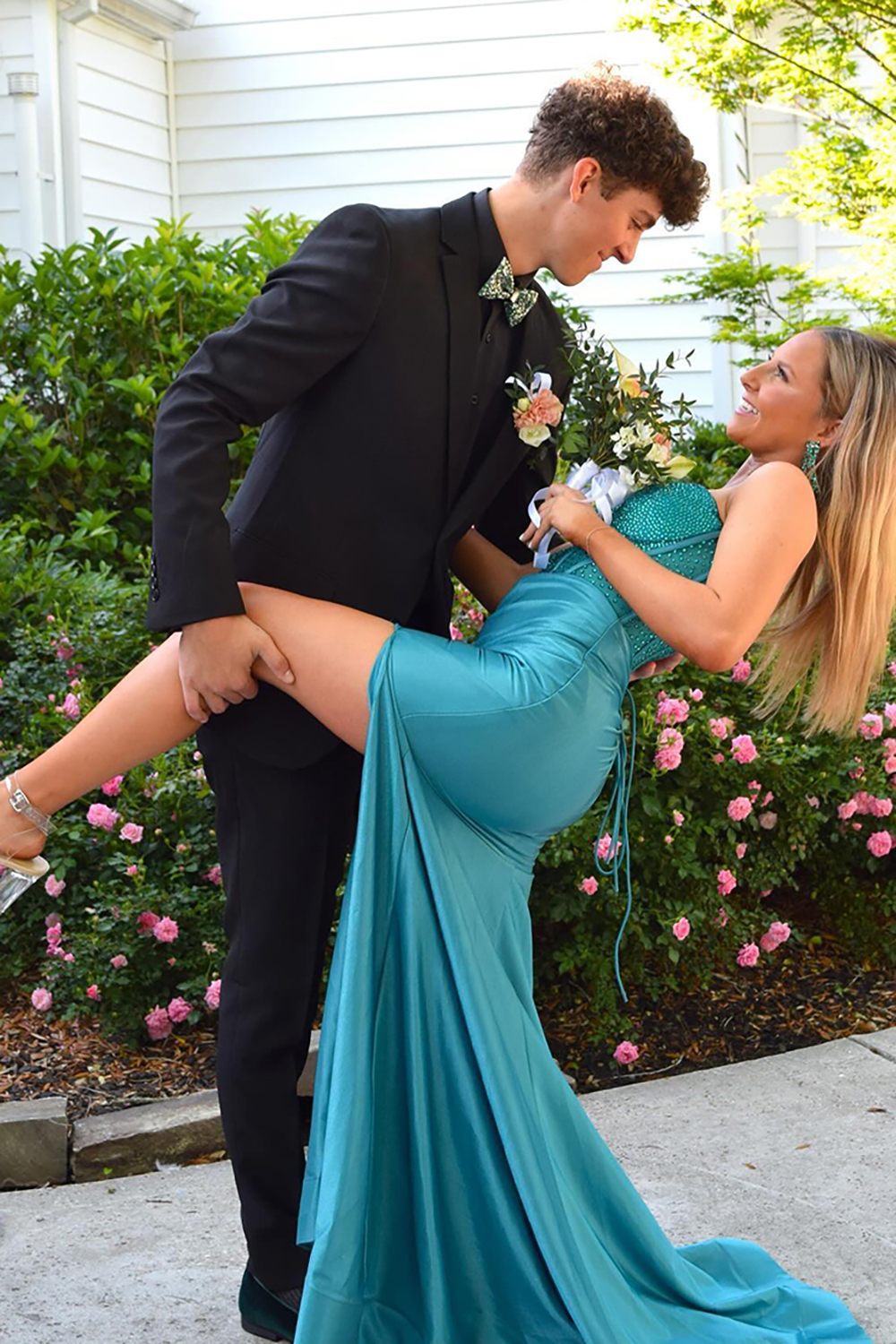 Long Turquoise Satin Mermaid Prom Dress with Sweetheart Neckline and Beading